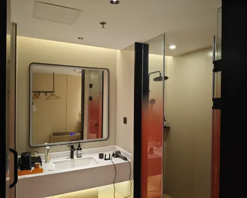Elong ME Hotel (Zhuhai North Railway Station Changyuan Science and Technology Park) Zimmer Photos
