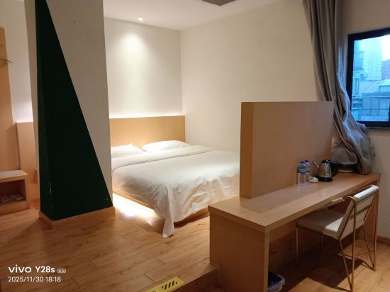 昆明白日青春飯店（南屏街東風廣場店）優惠