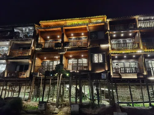 Qingshanjian Riverside Stilt House Inn (Phoenix Ancient Town - Hongqiao North Gate Pier Branch Exterior Photos