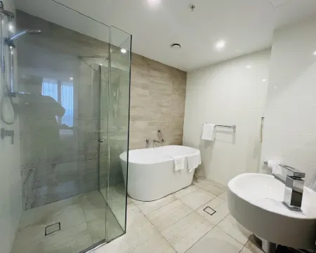 Meriton Suites Southport Rooms Photos