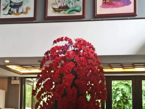 擁抱集團絲綢豪華水療飯店優惠