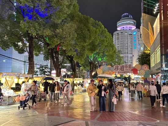 昆明白日青春酒店（南屏街東風廣場店）優惠