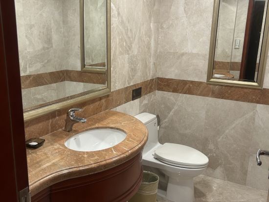 上乘假日酒店（中山長江高爾夫球場店）優惠