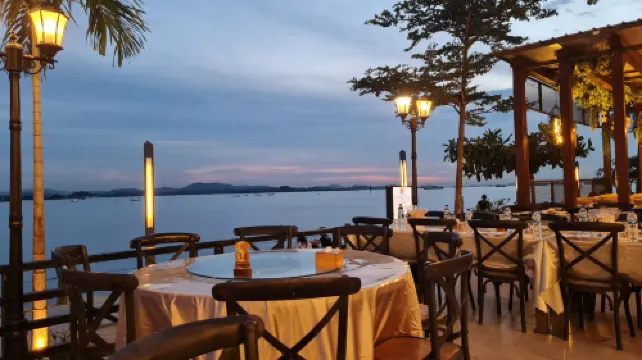 Batam Marriott Hotel Harbour Bay Dining Photos