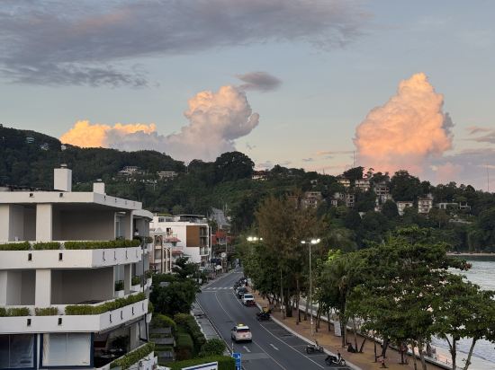 芭東南灘歡樂鴻居飯店優惠
