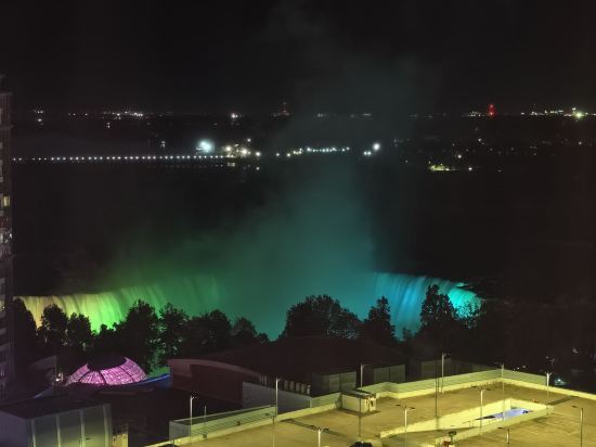 希爾頓尼亞加拉瀑布/瀑布景觀套房酒店優惠