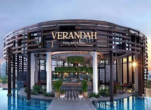 Momentus Hotel Alexandra Exterior Photos