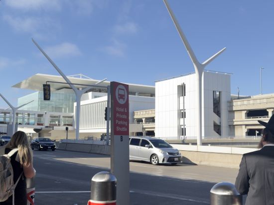 洛杉磯國際機場/埃爾塞貢多萬豪費爾菲爾德酒店優惠