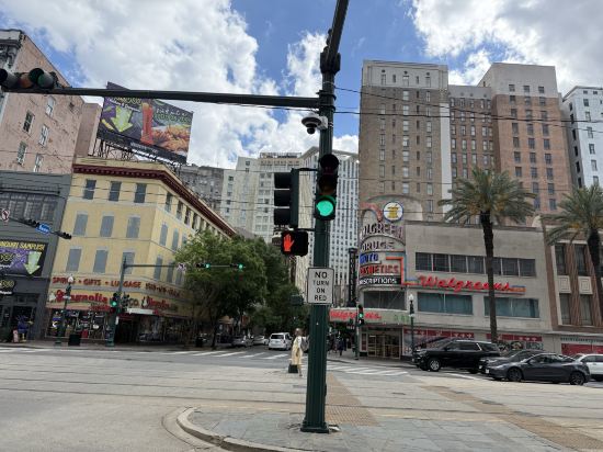 新奧爾良市區超圓屋頂體育場假日酒店優惠