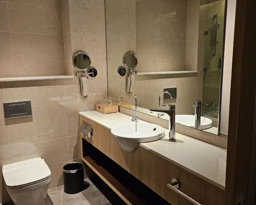 Momentus Hotel Alexandra Rooms Photos