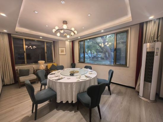 烏魯木齊頤中園飯店（紅山人民公園店）優惠