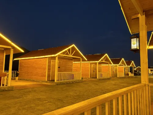 Snowtop Westernmost Lodge · Taxian Khu vực công cộng Photos