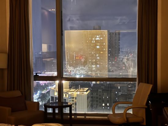 中山大信皇冠假日酒店優惠