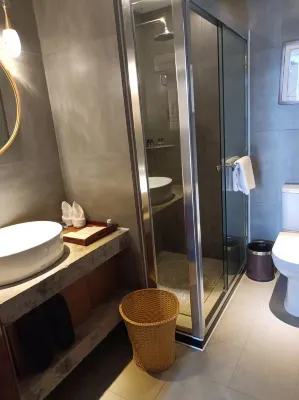 Zhangjiajie Ldyllic Pondside Timber Lodge Rooms Photos