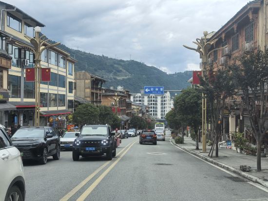 鸞喜·隱山民宿（海螺溝店）優惠