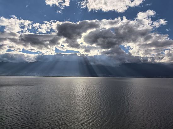 真美度假客棧（大理洱海懸崖海景店）優惠