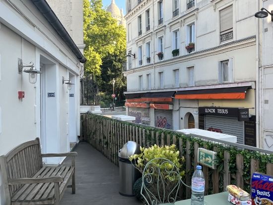 蒙馬特村嘻哈旅舍優惠