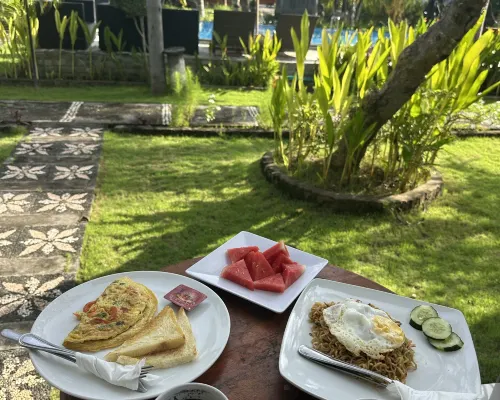 فافوريت بنجالوز تناول الطعام Photos