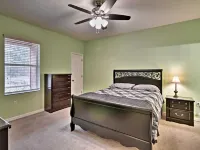 Pet-Friendly Gem w/ Yard & Pool Access in Sebring Hôtels à : Sebring