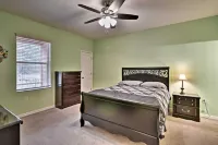 Pet-Friendly Gem w/ Yard & Pool Access in Sebring