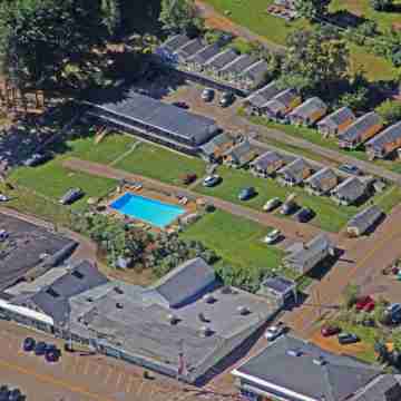 Half Moon Motel & Cottages Hotel Exterior