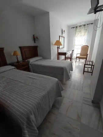 Hotel Cervantes Отели в г. Бадахос