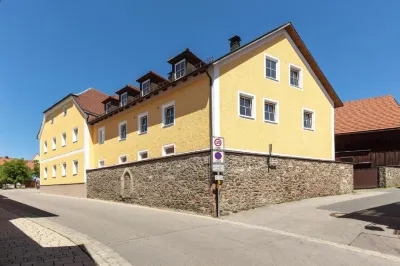 Hotel Garni zum Schwan Hotels in der Nähe von Wasserschloss Arnschwang