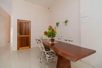 RedDoorz at Fella Homestay Medan Hotels in Silalas