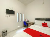 RedDoorz near Siloam Hospital Mataram