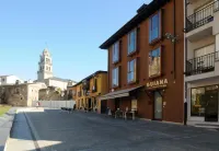 Apartamentos TURÍSTICOS Guiana 蓬費拉達站附近的飯店