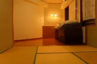 Local Knot Backpackers