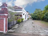 Hansa Guest House Pacitan 빠찌딴 호텔