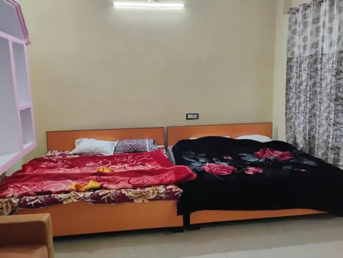 Geeta Teerth Guest House AC and Non AC Rooms