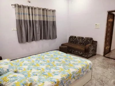 HOTEL GAYATRI Palace Hotels in Mughalsarai Rly. Settlement