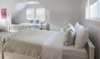 Fieldstone Guesthouse - parking