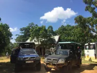 Saffron Lake Yala - parking