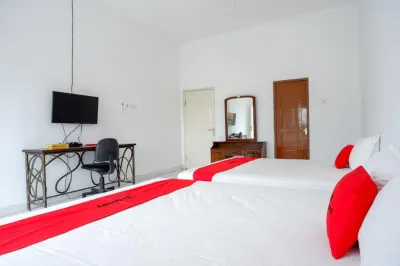 RedDoorz Syariah near UMS Solo - RSO Soeharso Hotel dekat Super Indo Gumpang