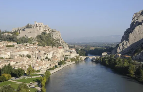 勒卡波洛特-加龍省酒店