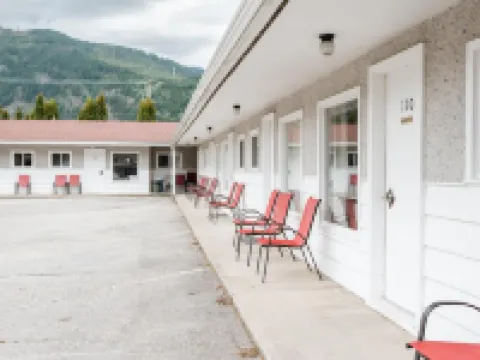 Paradise Motel Hotels in Sicamous