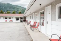 Paradise Motel Hotels in Sicamous