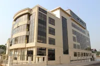 Royal Grand Hotel Hotel di Mills Center