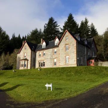 Inch Hotel Отели рядом с достопримечательностью «The Clansman Centre»