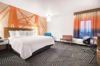 La Quinta Inn & Suites by Wyndham Waco Downtown - Baylor