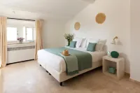 Le Vieux Castillon Hotels in Collias