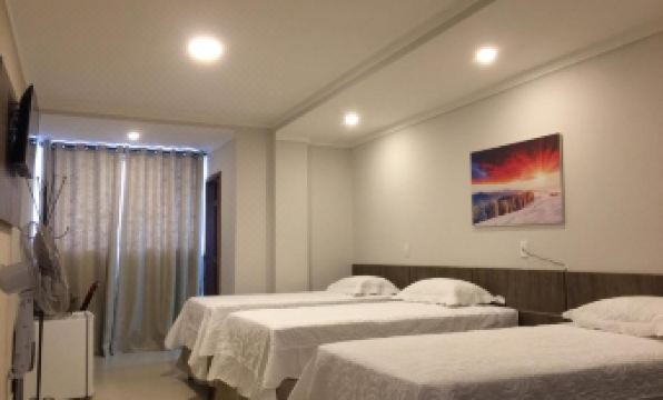 Village Plaza Hotel - Housity