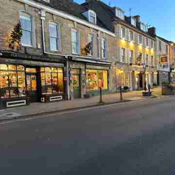 Crown & Cushion Hotel Hotel Exterior