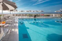 Hotel Capitol - Infinity Pools