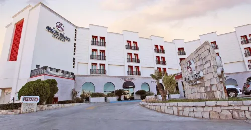 Hotel Colón Plaza Business Class Hotels in Nuevo Laredo