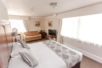 The Snooty Fox Hotels in Malmesbury
