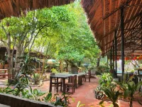 Choose Hideaway Homestay - parkir